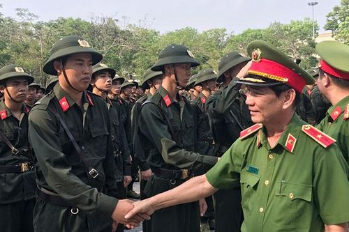 Trung Đoàn Cảnh sát cơ động Đông Nam bộ khai giảng khóa huấn luyện cho gần 2 ngàn chiến sĩ mới