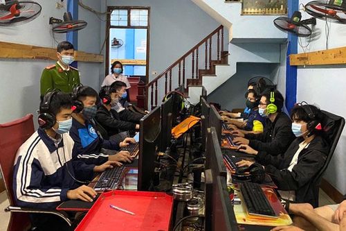 Ngày đầu quán game, internet hoạt động trở lại: Vẫn có nơi chủ quan trong phòng, chống dịch