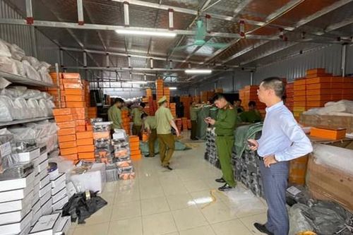 Triệt phá kho hàng giả nhãn hiệu Hermès lớn nhất miền Bắc