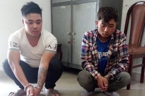 Bắt 2 thanh niên chém người giữa phố
