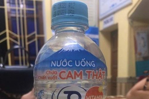 Công an làm việc với nhóm phát nước khiến học sinh đau bụng