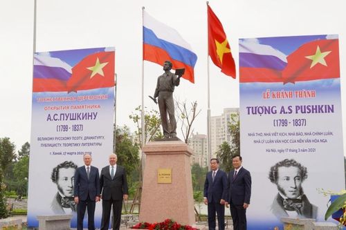 Khánh thành tượng đài nhà thơ Pushkin tại Công viên Hòa Bình
