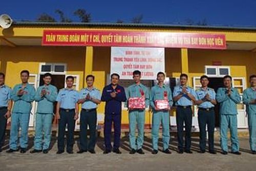 Tổ chức thành công kỳ thả bay đơn cho học viên trên máy bay IAK-52