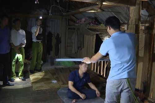 Khởi tố vụ án con giết bố bằng nhiều nhát cuốc