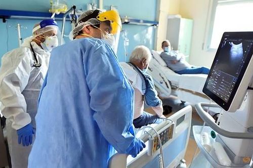 Nhiều nước căng thẳng vì dịch bùng phát trở lại trong khi phải dừng tiêm vắc xin