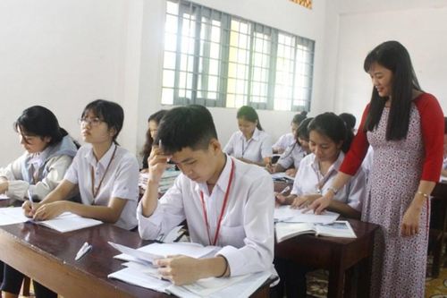 Giáo viên xin nghỉ trước tuổi: Hưu nhưng không được nghỉ
