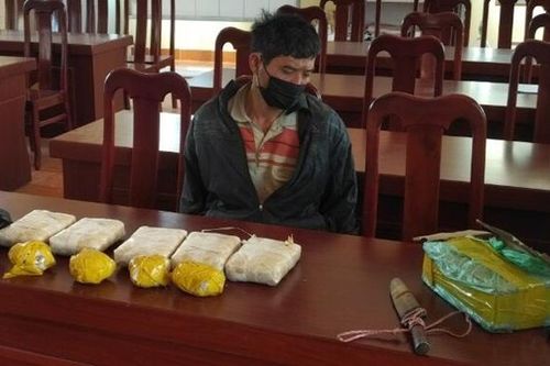 Bắt đối tượng người Lào đang vận chuyển 30.000 viên ma túy đi tiêu thụ