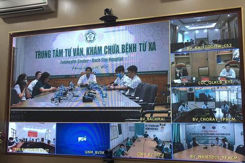 Bệnh viện Bạch Mai hỗ trợ điều trị 2 ca COVID-19 nặng