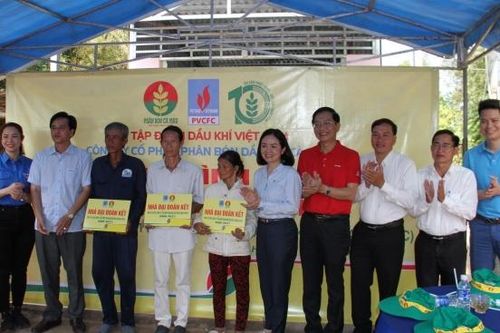 Petrovietnam, PVCFC bàn giao 3 nhà đại đoàn kết tại xã Khánh Hội, huyện U Minh, tỉnh Cà Mau