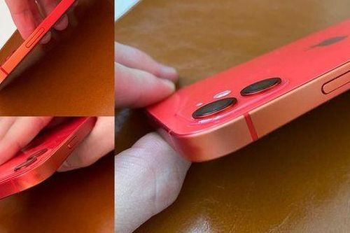 Cạnh viền iPhone 12 có hiện tượng phai màu