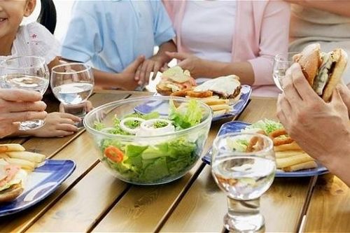 Tại sao người Nhật không uống nước trong bữa ăn?