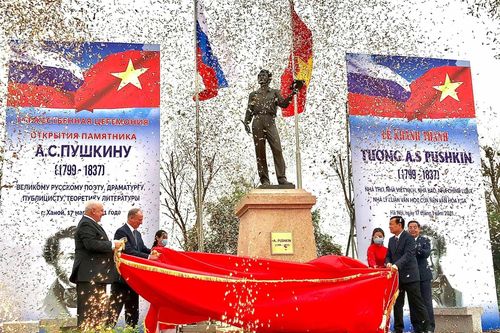Khánh thành tượng đài đại thi hào Nga Alexander Pushkin