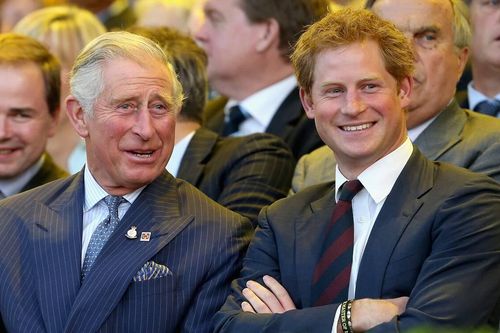 Harry đã gửi email cho Thái tử Charles biện minh về lý do đem chuyện nhà kể hết trên sóng truyền hình