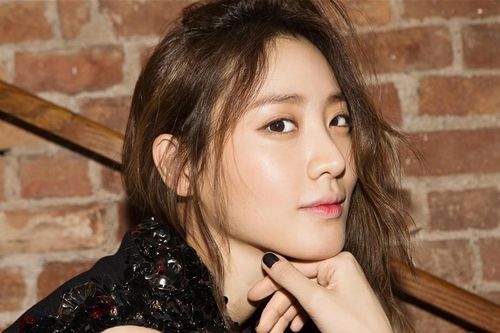 Nữ diễn viên Claudia Kim ký hợp đồng với YG Entertainment