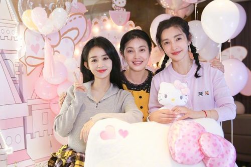 Triệu Lệ Dĩnh không muốn cùng Lý Băng Băng đóng Đức Phi truyện vì sợ đàn chị lấn lướt?