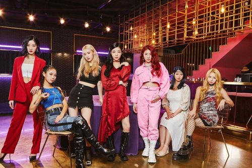 Purple Kiss – Nhóm nhạc em gái MAMAMOO chính thức chào sân Kpop với MV mang tựa đề lạ