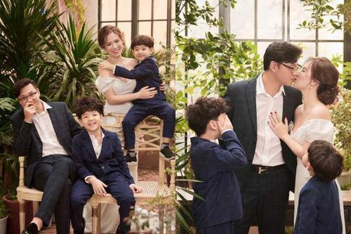 Ảnh 10 năm ngày cưới đẹp miễn chê của vợ chồng Đan Lê: 2 nhóc tỳ 'lấn át' bố mẹ