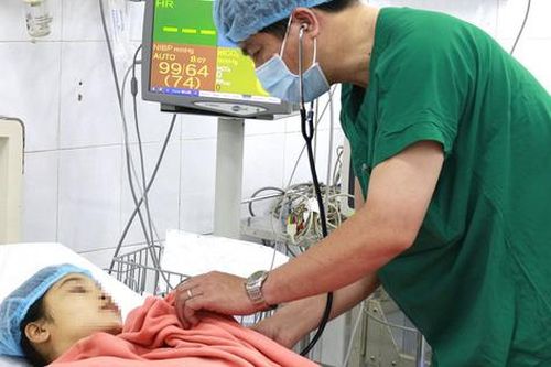 Bảo tồn tử cung cho sản phụ bị nhau tiền đạo trung tâm cài răng lược