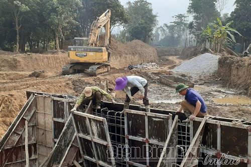 Sớm gỡ vướng giải phóng mặt bằng các dự án