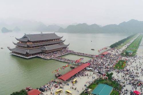 'Biển người' đi lễ chùa và nguy cơ dịch bệnh