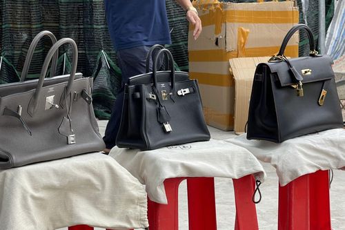 Triệt phá kho hàng giả thương hiệu Hermès 'lớn nhất miền Bắc'
