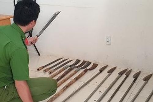 Nhóm thanh, thiếu niên thuê khách sạn, chuẩn bị 'lực lượng', hung khí để hỗn chiến