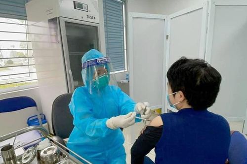 Nhiều quốc gia dừng tiêm vaccine AstraZeneca: Bộ trưởng Y tế nói gì?