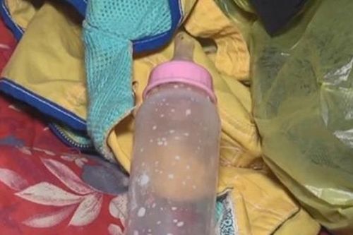 Bé 5 tháng chết cóng khi mẹ đi nhuộm tóc
