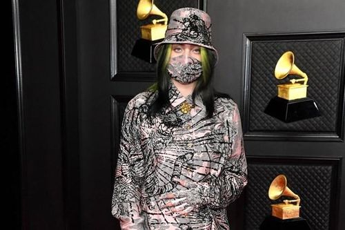Hậu Grammys, Billie Eilish 'chơi lớn' nhuộm tóc bạch kim để hoàn thành lời hứa với fan