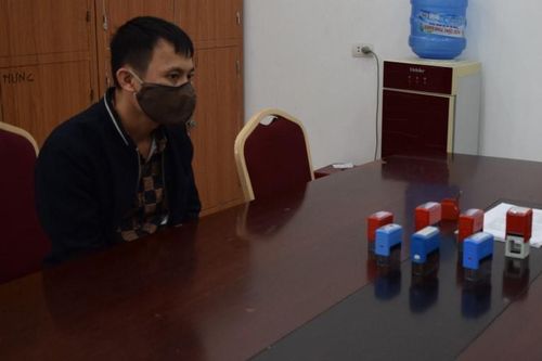 Nam công nhân 'kiếm thêm' bằng dịch vụ…làm giả Căn cước công dân gắn chíp