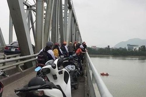 Để lại thư tuyệt mệnh và xe máy người đàn ông nhảy cầu Bến Thủy tự tử