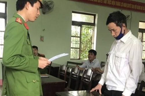 Làm giả bằng khen, huân, huy chương… để người khác treo cho oai