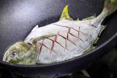 Cách kho cá chim trắng ngon