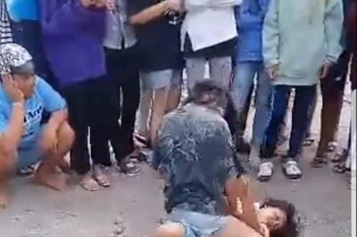 Hai nữ sinh đánh nhau vì cùng có tình cảm với nam sinh lớp 8
