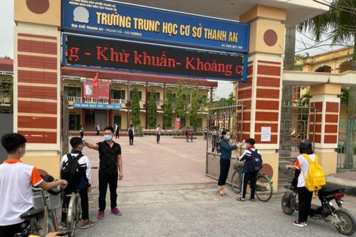 Thầy trò Hải Dương đeo khẩu trang trở lại trường