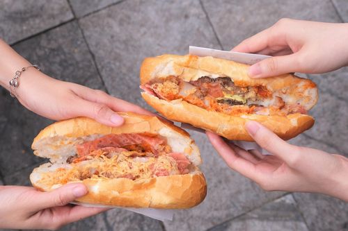 Quán bánh mì không tên hơn 40 tuổi ở Hà Nội