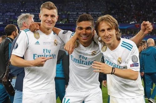 Đội hình hay nhất lịch sử Champions League vắng hàng tiền vệ Real