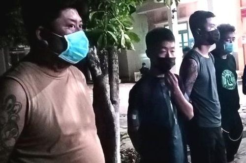 Tây Ninh đưa 32 người Trung Quốc đi cách ly