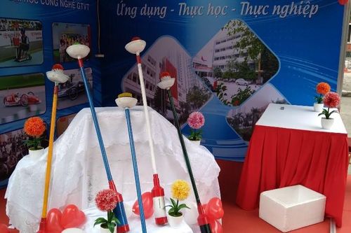 Sinh viên gọi vốn cho 'chiếc chổi 4.0'