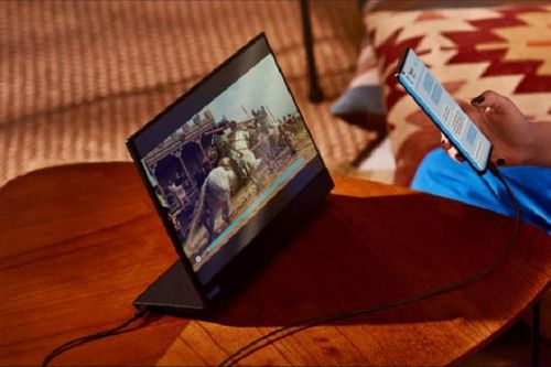 Motorola ra mắt Ready For biến Edge Plus thành máy tính để bàn