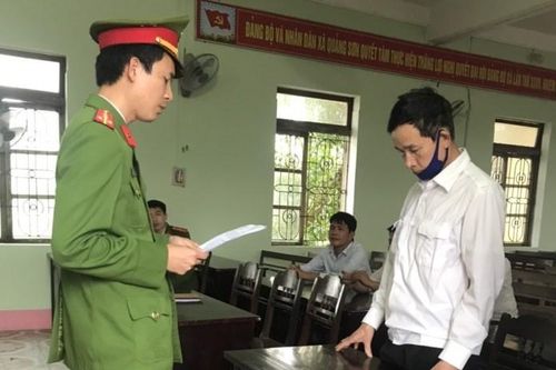 Bắt 2 đối tượng làm giả bằng khen, huân huy chương