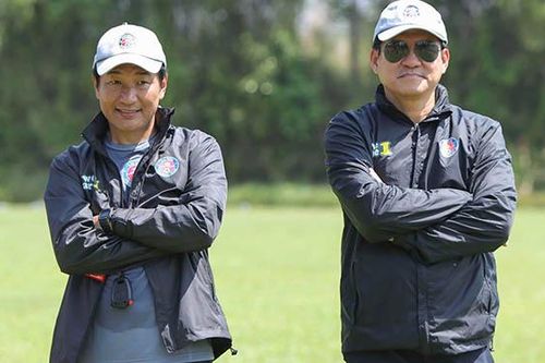 Không để Lee Nguyễn chơi tự do