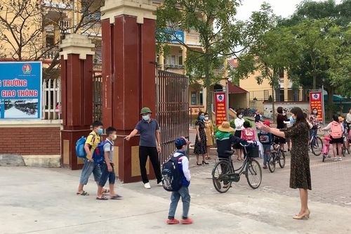 Hải Dương: Học sinh hân hoan trở lại trường