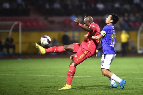 Hà Nội thắng kịch tính, Sông Lam Nghệ An giành ba điểm