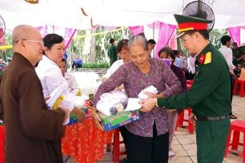 Đồng hành thiết thực cùng đồng bào tôn giáo