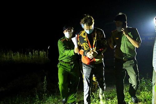 Hà Tĩnh: Kịp thời bắt hai người nước ngoài bỏ trốn khỏi khu cách ly