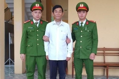 Thu giữ gần 20 bằng khen và huân, huy chương giả
