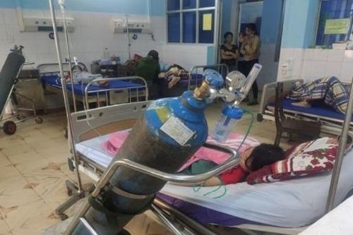 Ba học sinh tiểu học phải cấp cứu do thổi keo bong bóng