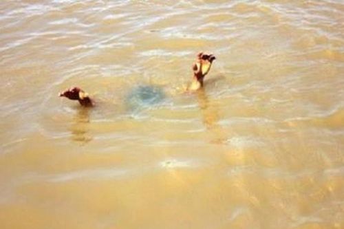 Rủ nhau tắm hồ, hai học sinh đuối nước thương tâm