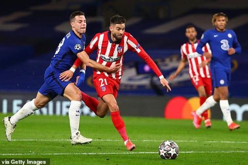 Chelsea thoát phạt đền: 'VAR trở thành trò hề'